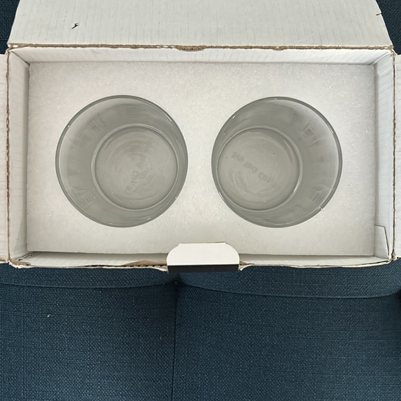 ⭐️NWT⭐️ Set of two whiskey tumblers, etched glass, New York City skyline - Picture 6 of 7